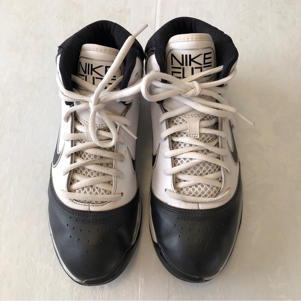 Nike Air Elite Men’s size 7.5 Athletic Shoes in White and Black Leather EUC!